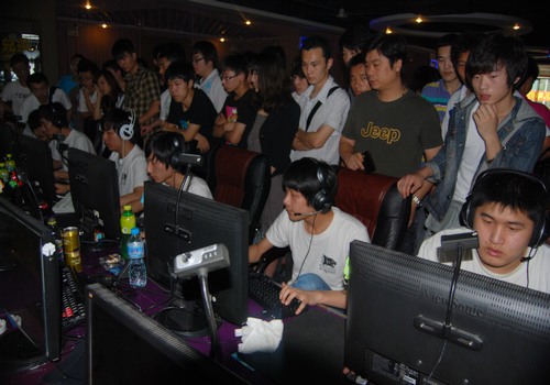 打进TI后的Soniqs中单Quinn在采访中表示：喷子请继续