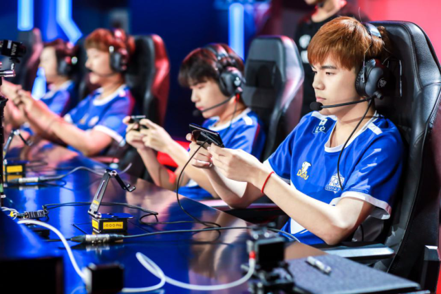 Anyone's Legend 击败 ThunderTalk Gaming ， Ninjas in Pyjamas 战胜 FunPlus Phoenix 在 LPL Split 2 2025