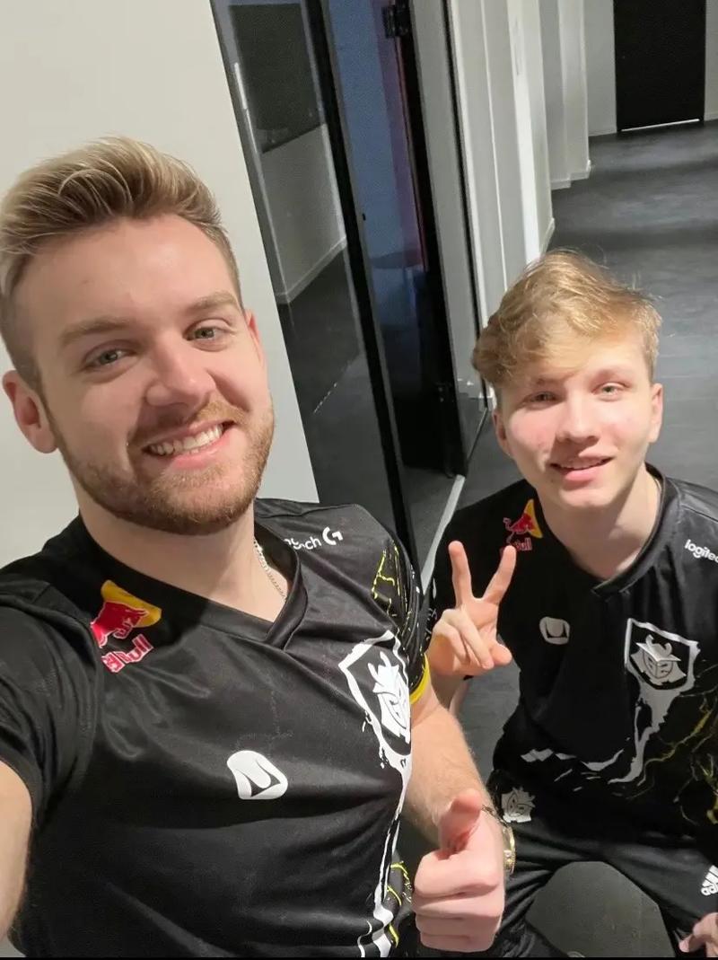 FPX赛后群访 Lwx：霞洛出场是因为那个装备加强了 比较全面